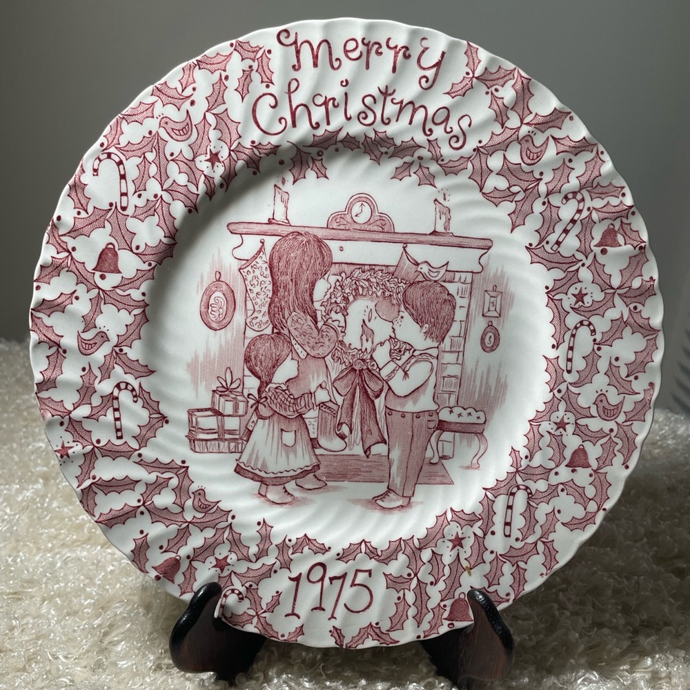 Royal Crownford Merry Christmas 1975 Plate 9” by Norma Sherman Staffordshire